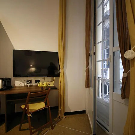 Nik Guest house *
