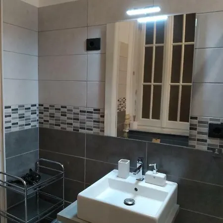 Nik Guest house *